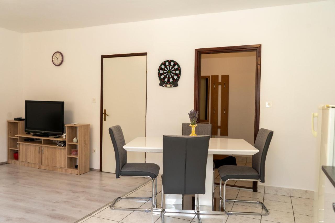 Apartman Curcic Knin Luaran gambar