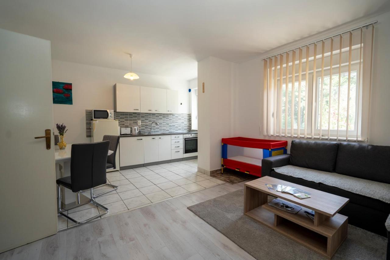 Apartman Curcic Knin Luaran gambar